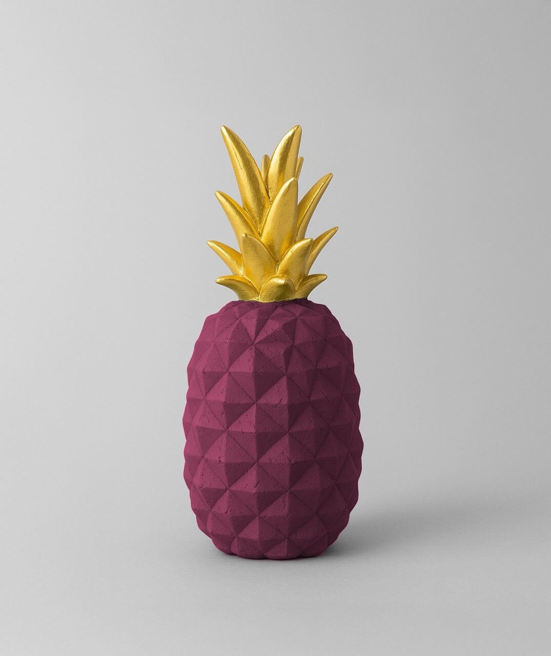 Büyük Dev Ananas Mürdüm Dev Ananas obje – el boyaması dekoratif obje, tropikal tasarım, modern iç mekan sanatı